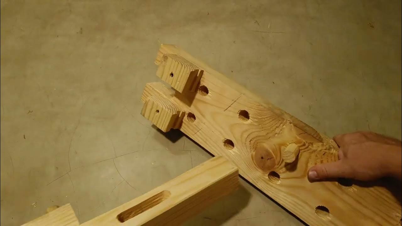Удобный переносной верстак из трёх деталей - YouTube