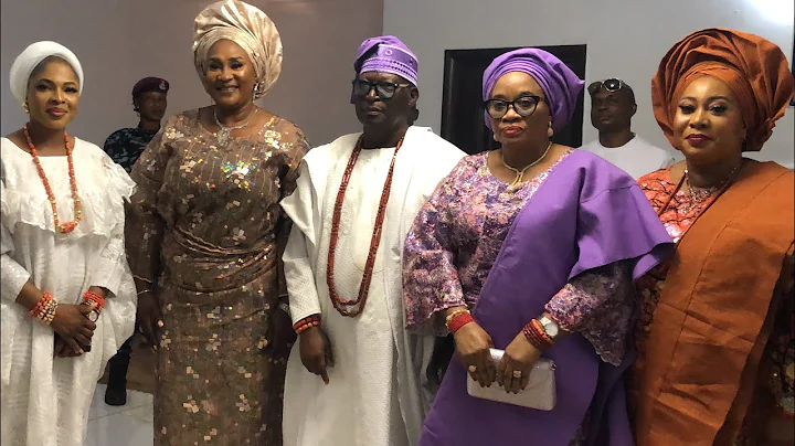 Olori Temitope goes on her knees to welcome Ooni’s Parents, felicitate with Osun state First Lady.