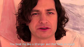 Gotye and Kimbra - Somebody That I Used To Know (feat. Kimbra) - official video with lyrics