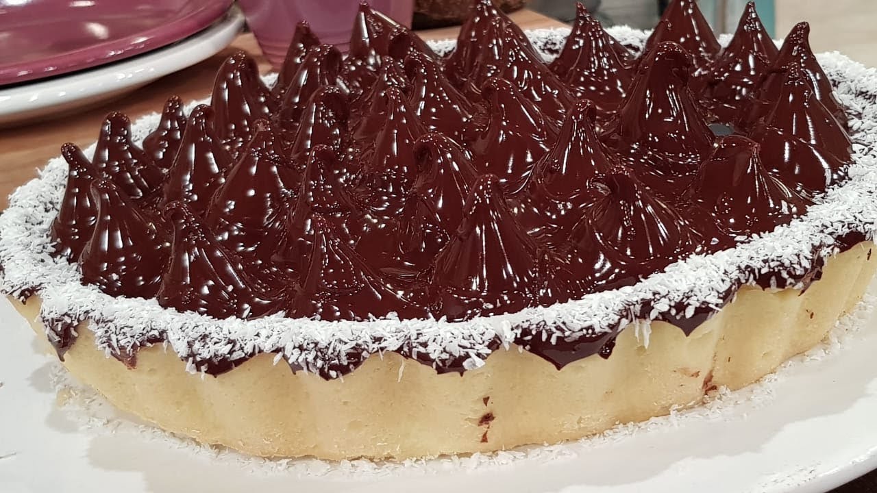 Torta conitos de dulce de leche decorada con coco