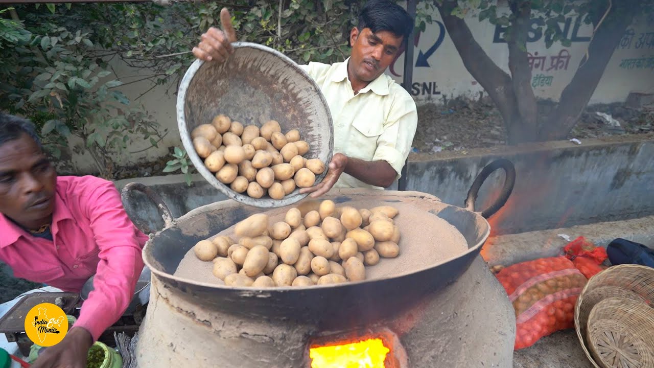 Dancing Bhuna Aloo of Mainpuri Rs. 20/- Only l Uttar Pradesh Street Food | INDIA EAT MANIA