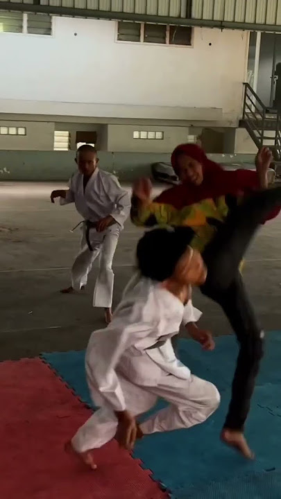 EMAK GILA BELAJAR KARATE #emakgila #cinematic #bandungcornering !😍😎