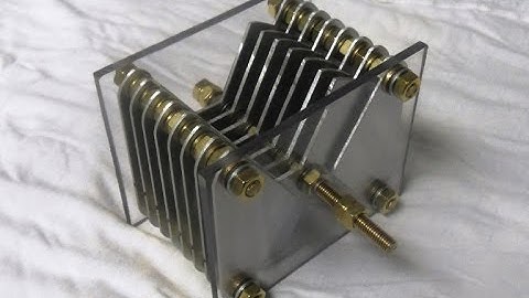 Variable capacitor for magnetic loop antenna