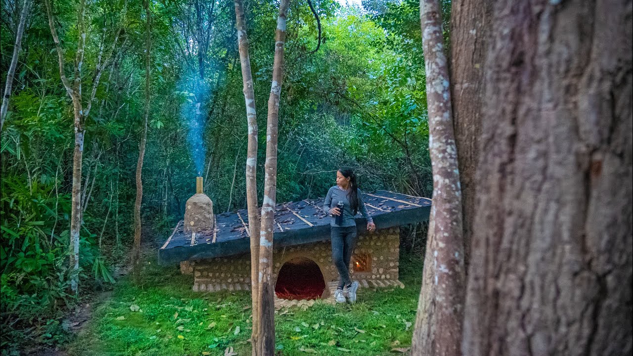 7 Days Girl Solo Survival Camping, Building Warm Dugout Bushcraft