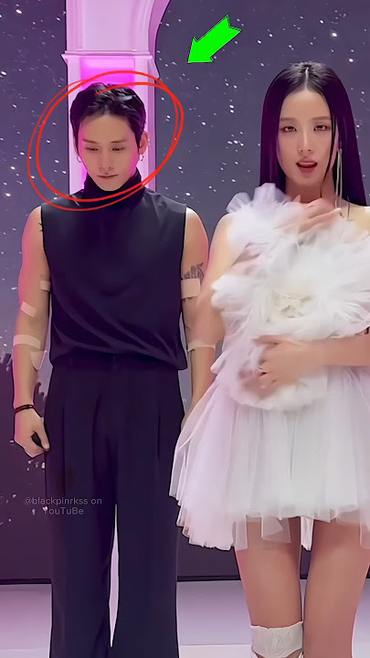 The male dancer is trying to keep up the rhythm of dancing!! 🤣🥰 #blackpink #jisoo