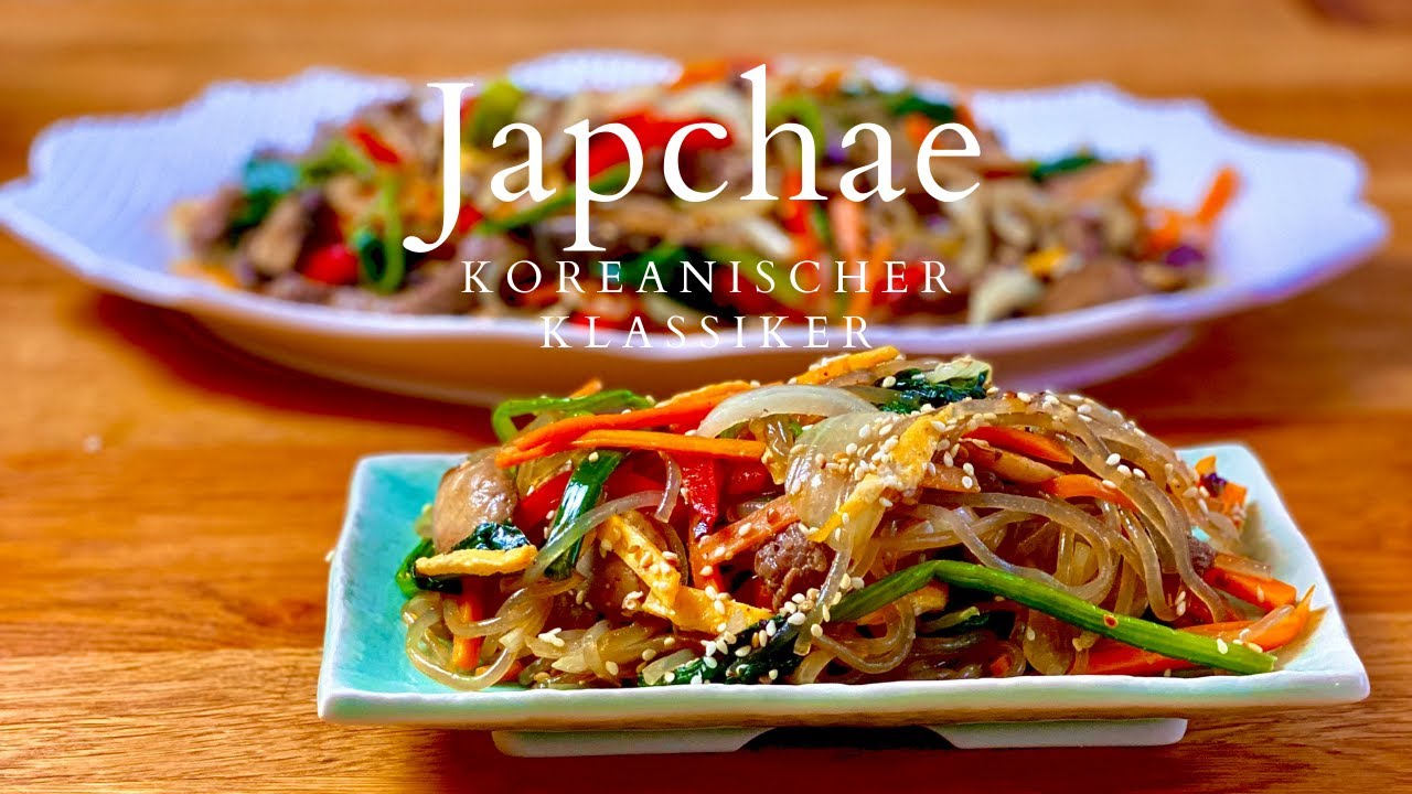 Japchae (잡채)| Koreanische Glasnudeln mit verschiedenem Gemüse ...