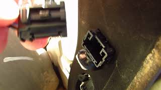 How to replace rear stop or indicator light lamp bulb on Renault Grand Scenic III