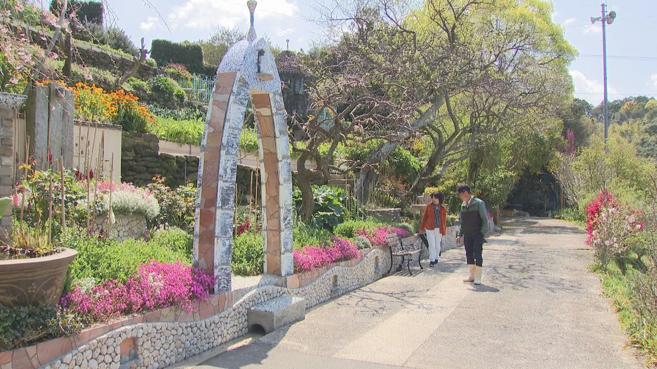 田舎の田園趣味のおじいさんの老太カップルは趣味のシーンのテラスの置物を置きます A garden handcrafted by a 72-year-old couple: Happy Terrace