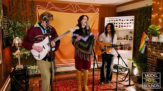 Julia Honnen - Live Audience Showcase | Model Peril Sounds