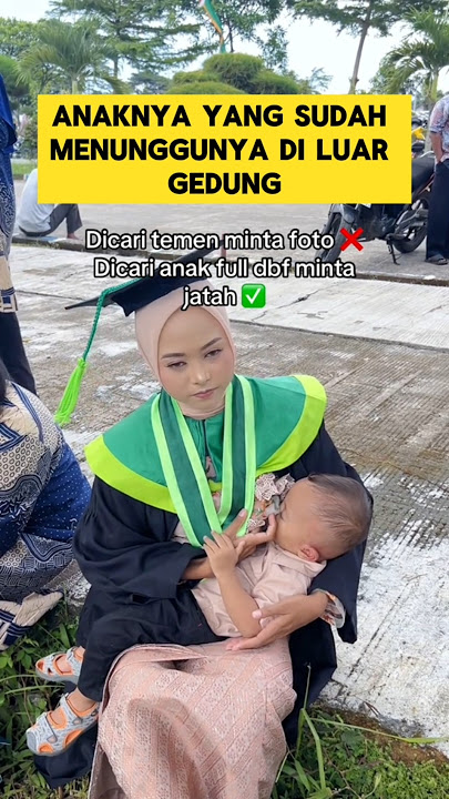 ketika seorang mahasiswi selesai wisuda langsung menyusui anaknya ‼️‼️ #wisuda #momenharu #anak