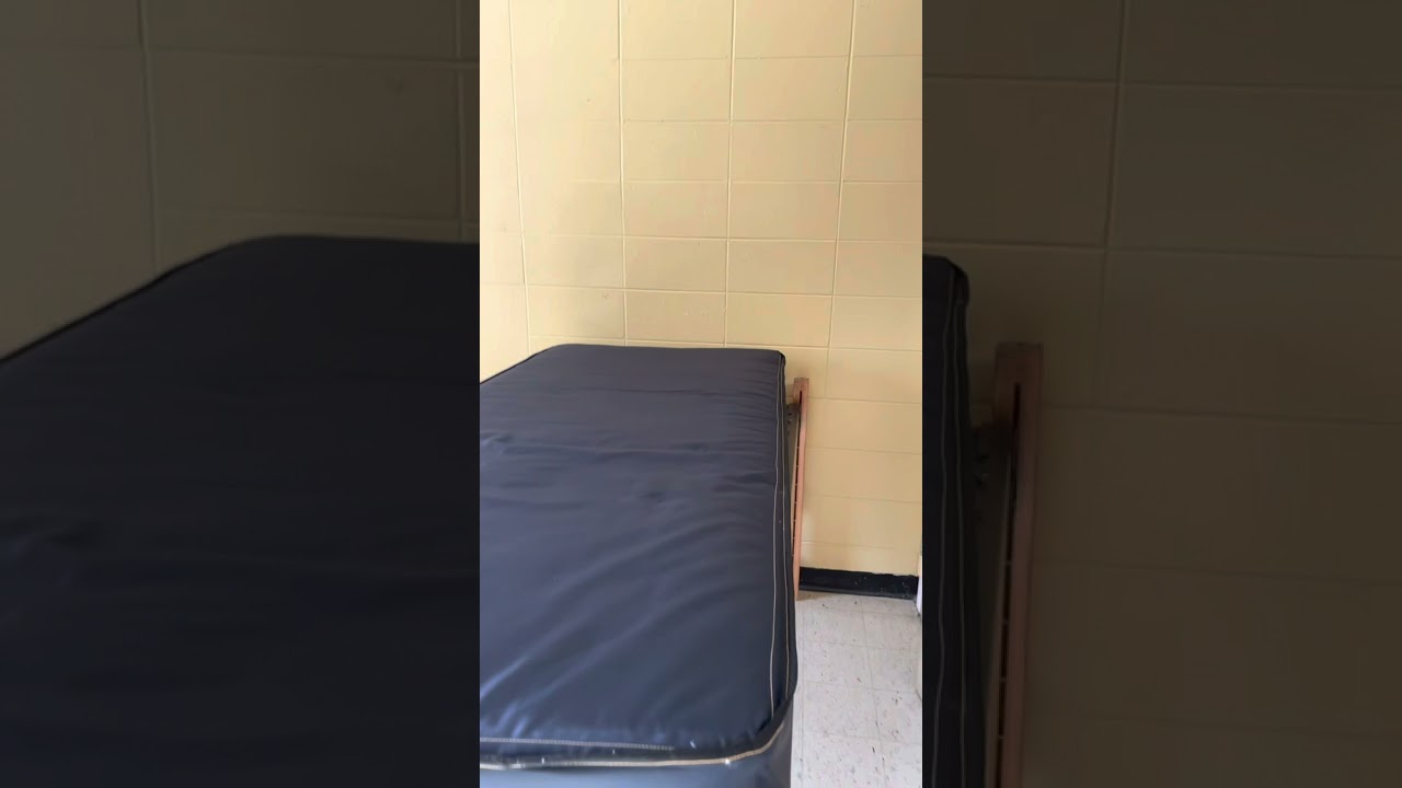 Ole Miss Crosby Hall Corner Bedroom - YouTube