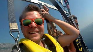 Download Lagu Parachute Cable Snaps during Parasailing Venture || ViralHog MP3