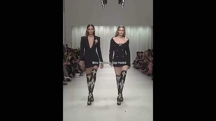 Runway moments when the supermodels were in sync #shorts #supermodel