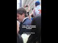Couple ties the knot during Knicks parade