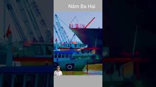 Sà lan chạy tắc ngang mũi tàu buông