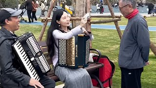 Accordion you guessed right  give 10 yuan for one song? Li Churan played the accordion to test the