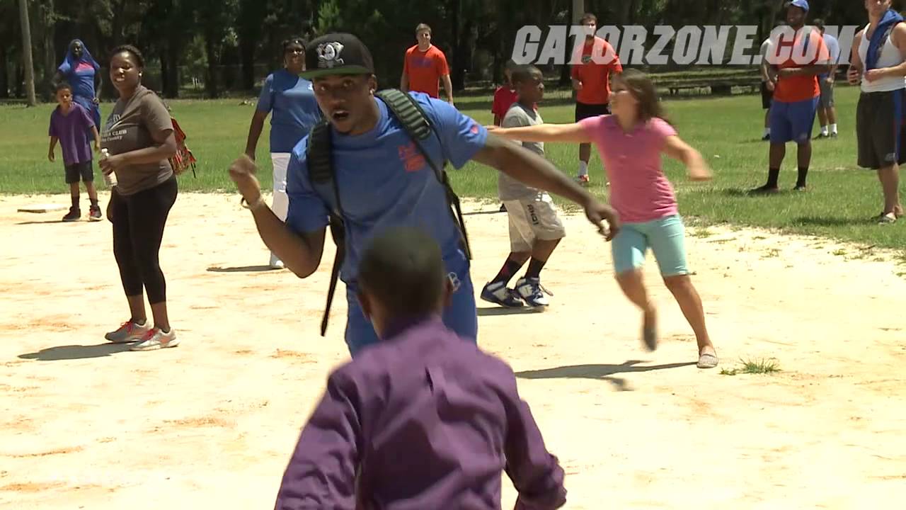 ufr Florida Football: Boys & Girls Club Visit