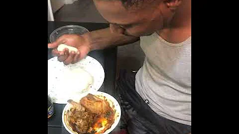NIGERIAN SHOWS AMERICAN WIFE HOW TO EAT FUFU| 2022 #fufu #howtoeatfufu #fufuasmr