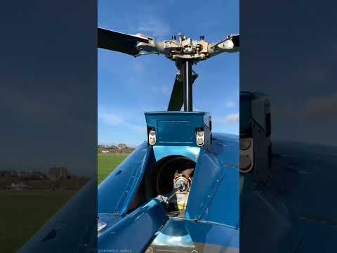فيديو: محرك الطائرة القديم يستخدم كقاعدة للقهوة