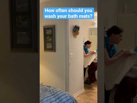 वीडियो: बाथ मैट को कितनी बार धोना है?