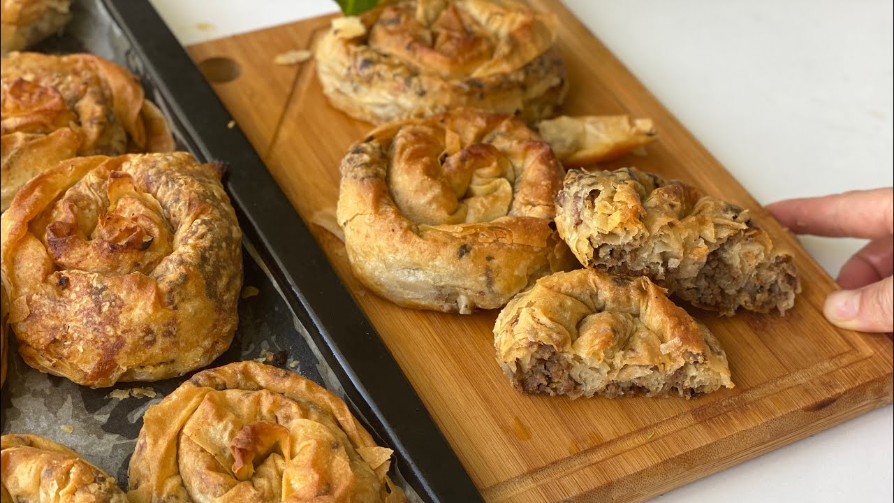 KİM YEDİYSE TARİF İSTİYOR🙈BU TARİFLE BÖREKLERİNİZ EL AÇMASI TADINDA✌🏻KIYMALI GÜL BÖREĞİ TARİFİ