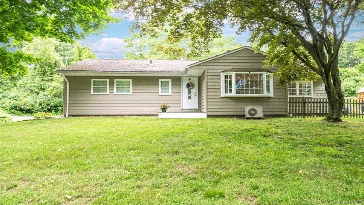 18 Chestnut Lane, Newburgh, NY Presented by Gina DeCerbo. YouTube