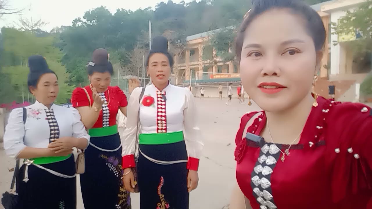 CHỈ HOÀI HÁT TẢI TRƯỜNG CẤP 2 MƯỜNG KHONG GIỌNG RẤT HAY MỌI NGƯỜI NGHE HẾT BÀI ĐI Ạ 