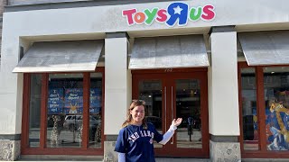 TOYS R US IS BACK! Pop up store in Westlake Ohio at Crocker Park