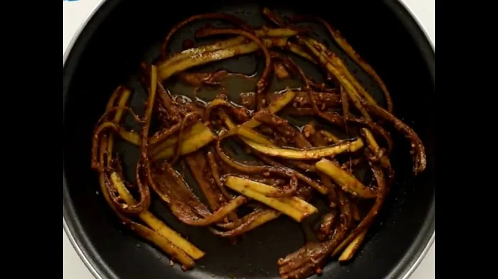 Banana Peel Pulled Pork Sandwich