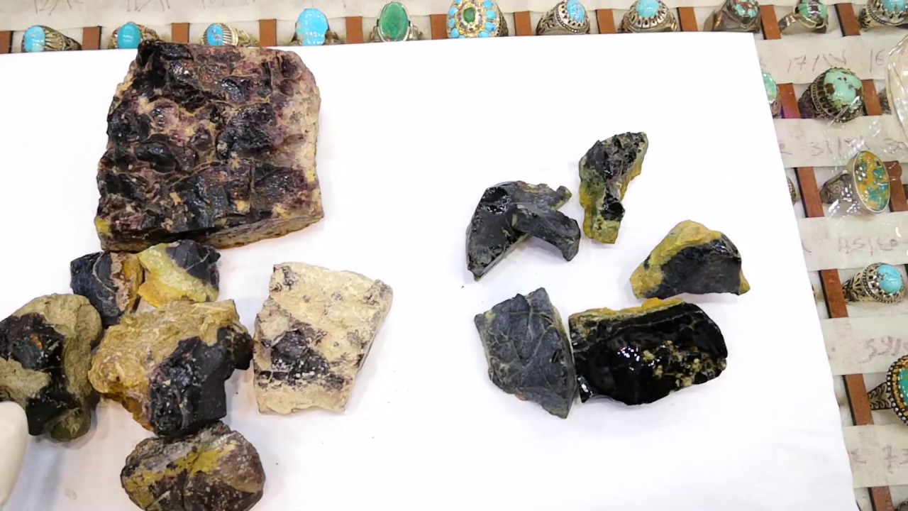 احجار خام طبيعيه گارنيت و اوبسيديان Stones raw natural Obsidian and