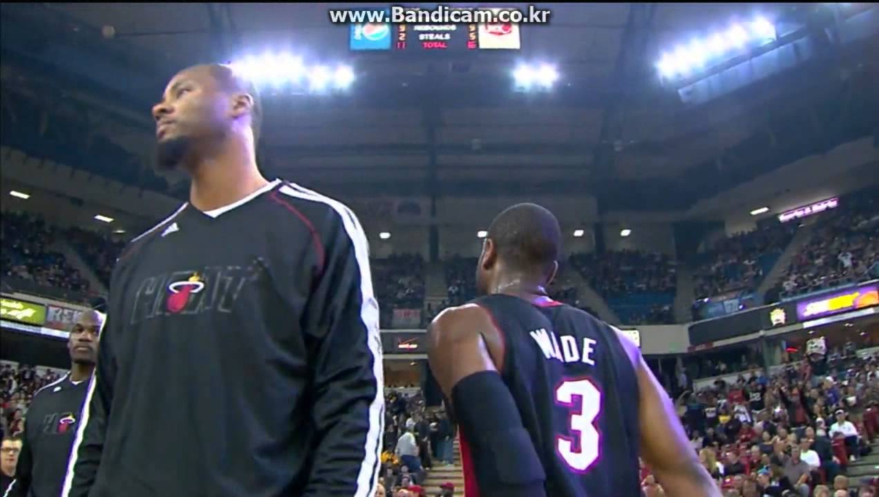Wade to LeBron James's "Crazy" Dunk!! vs Kings (2012.01.12)
