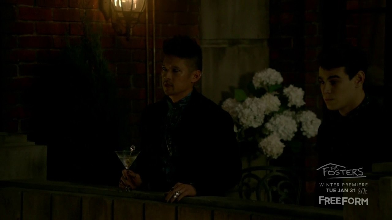 Magnus and Camille kiss scene fullMalec (shadowhunters 1x13) 