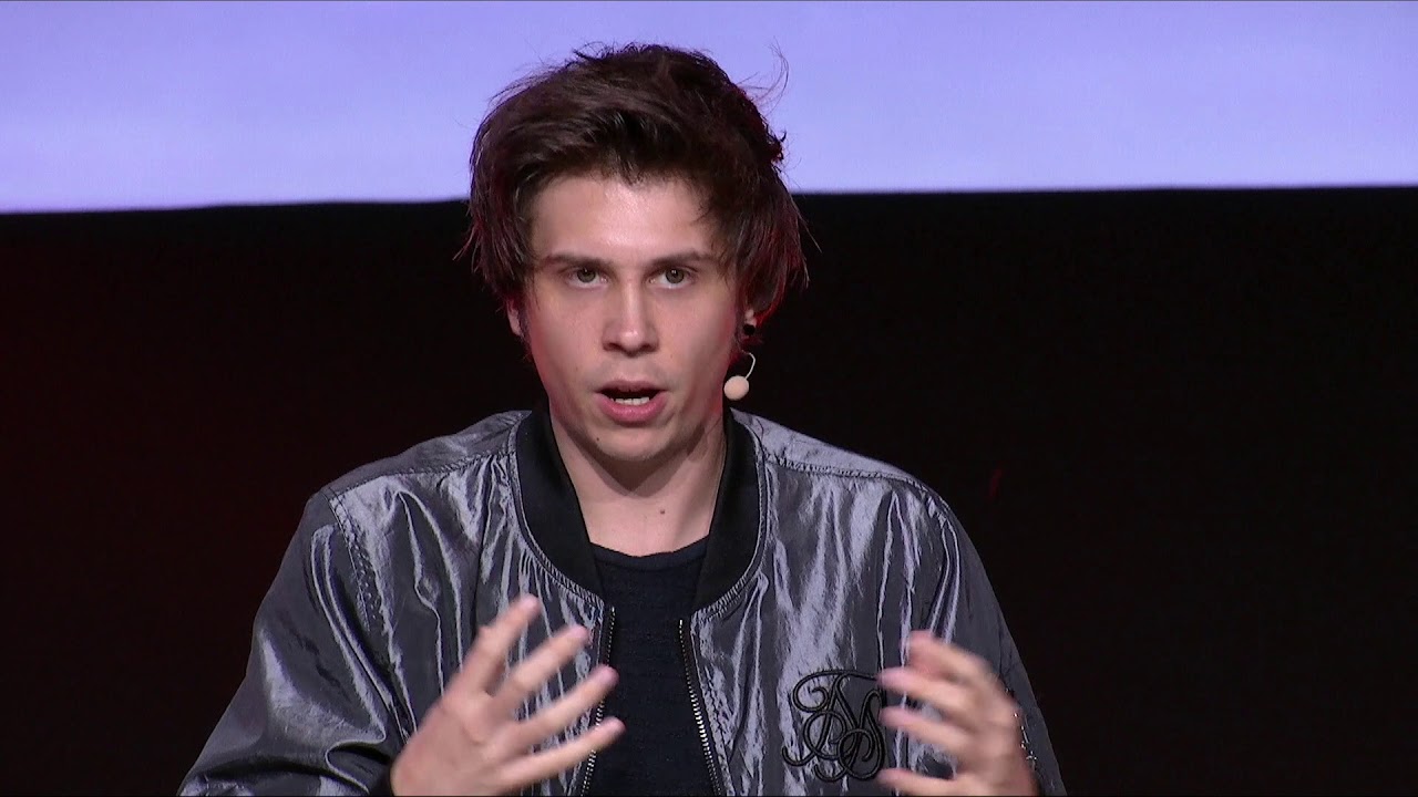 El Rubius is Virtual Hero: When a World Leading Influencer becomes an