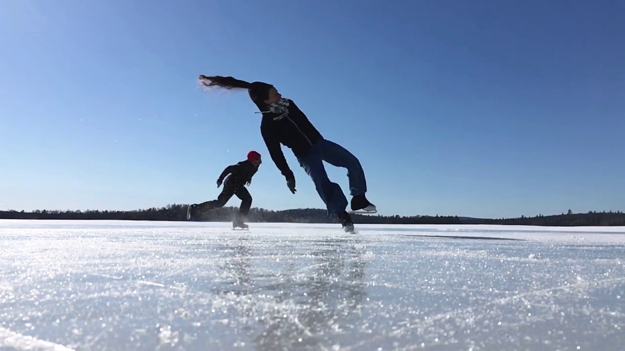 Le Patin Libre's artists on a lake in Québec