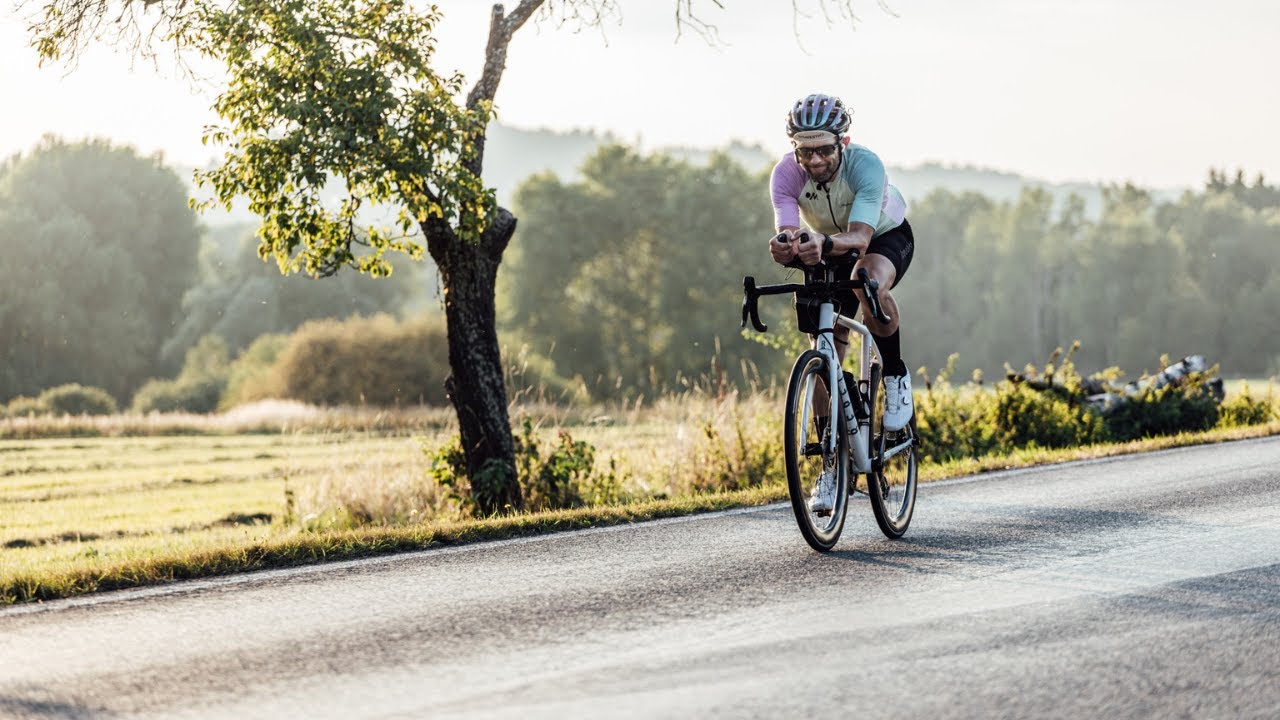 Nonstop napříč Amerikou. Na kole bojuje za důstojný konec života pro každého | Short Stories