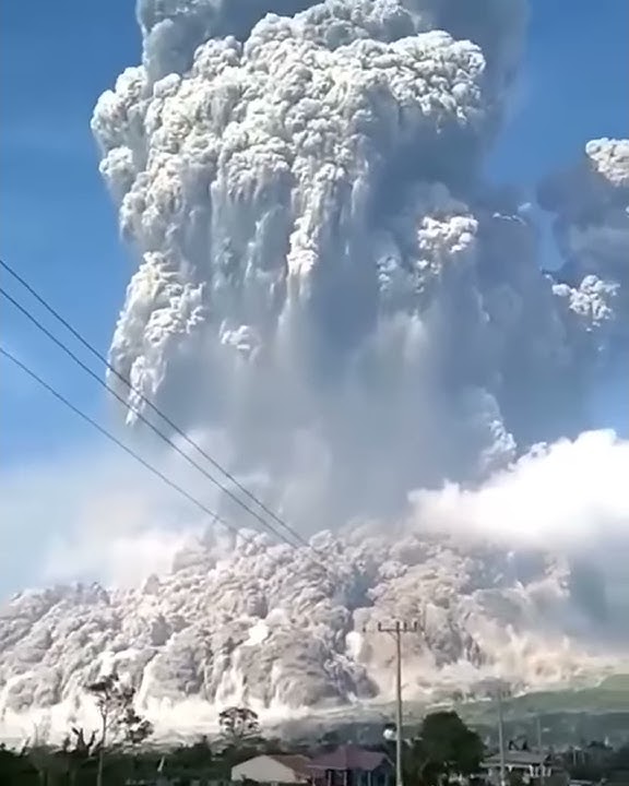 Gunung slamet meletus semoga tidak ada korban ya Alloh...Aaminx3