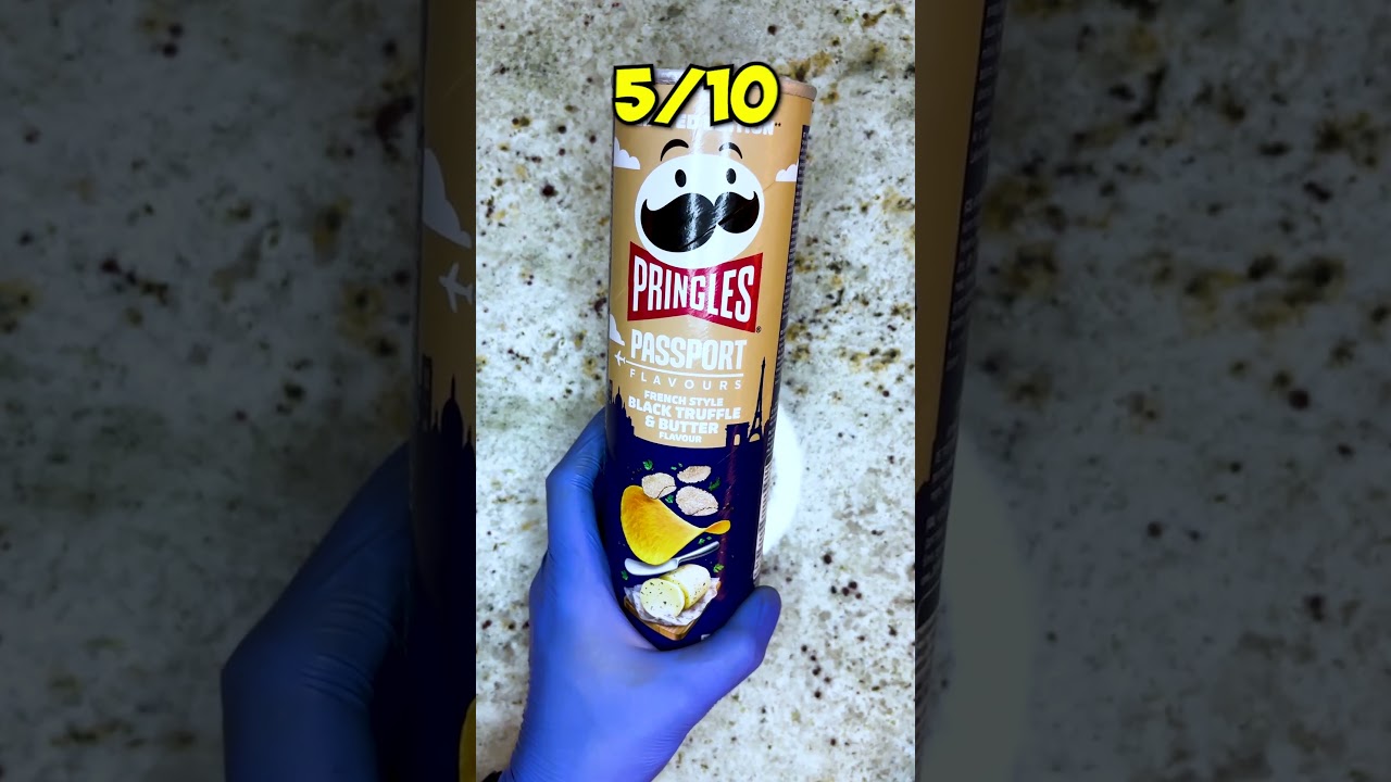 I'm testing French-style Pringles chips in black truffle & butter flavor 🇫🇷 