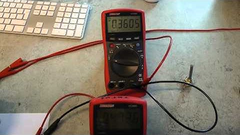 Physical Computing voltmeter readings: LDR (voltage divider)