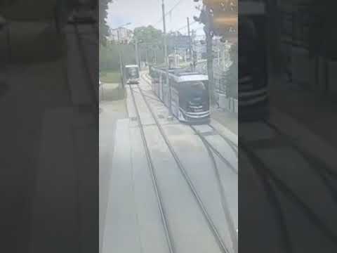 İzmit'te tramvaylar çarpıştı! Seferlerde aksama var