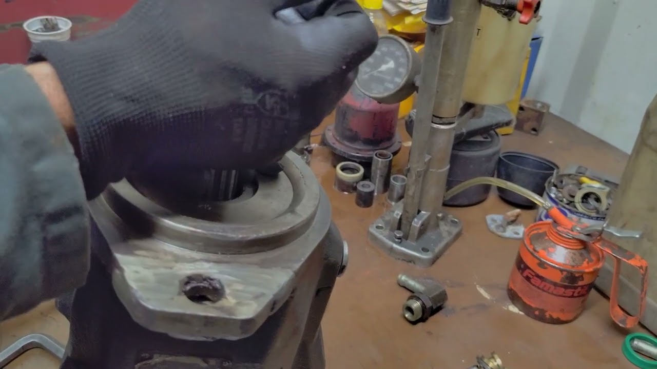 Desmontagem e Montagem da Bomba Hidráulica 416E CAT Axial