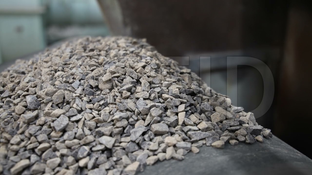 What equipment is used to process mineral powder for asphalt concrete?