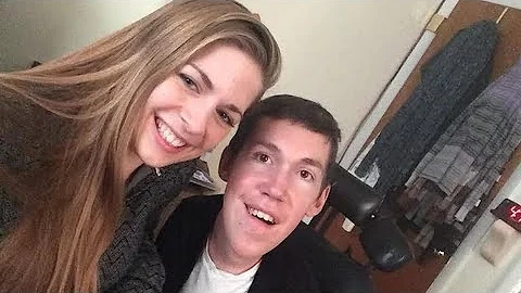 Why has Shane Burcaw only dated HOT CHICKS?