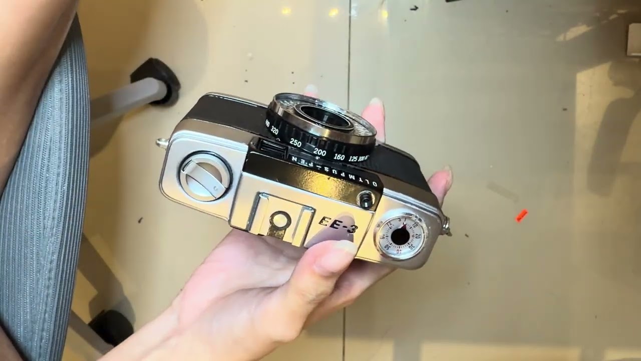 Olympus pen ee3 (half frame) - YouTube