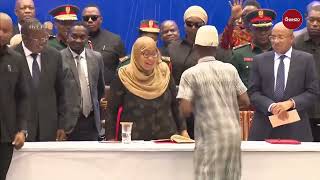Tazama Igizo Mahiri Lilivyochangamsha Uzinduzi wa Dira 2050, Rais Samia Awazawadia
