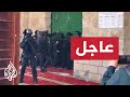 شاهد لحظة اقتحام قوات الاحتلال للأقصى والاعتداء على المصلين 