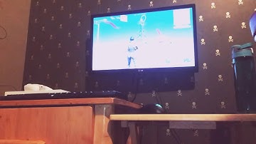 Trying my first trick shot on keyboard and mouse hit