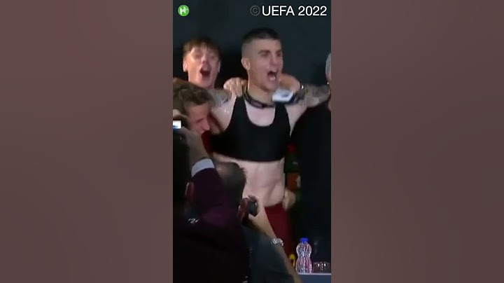 Jose Mourinho celebrates Conference League triumph in style 😂🍾 #shorts