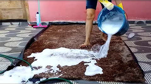 Como lavar tapete e não ficar com cheiro ruim?