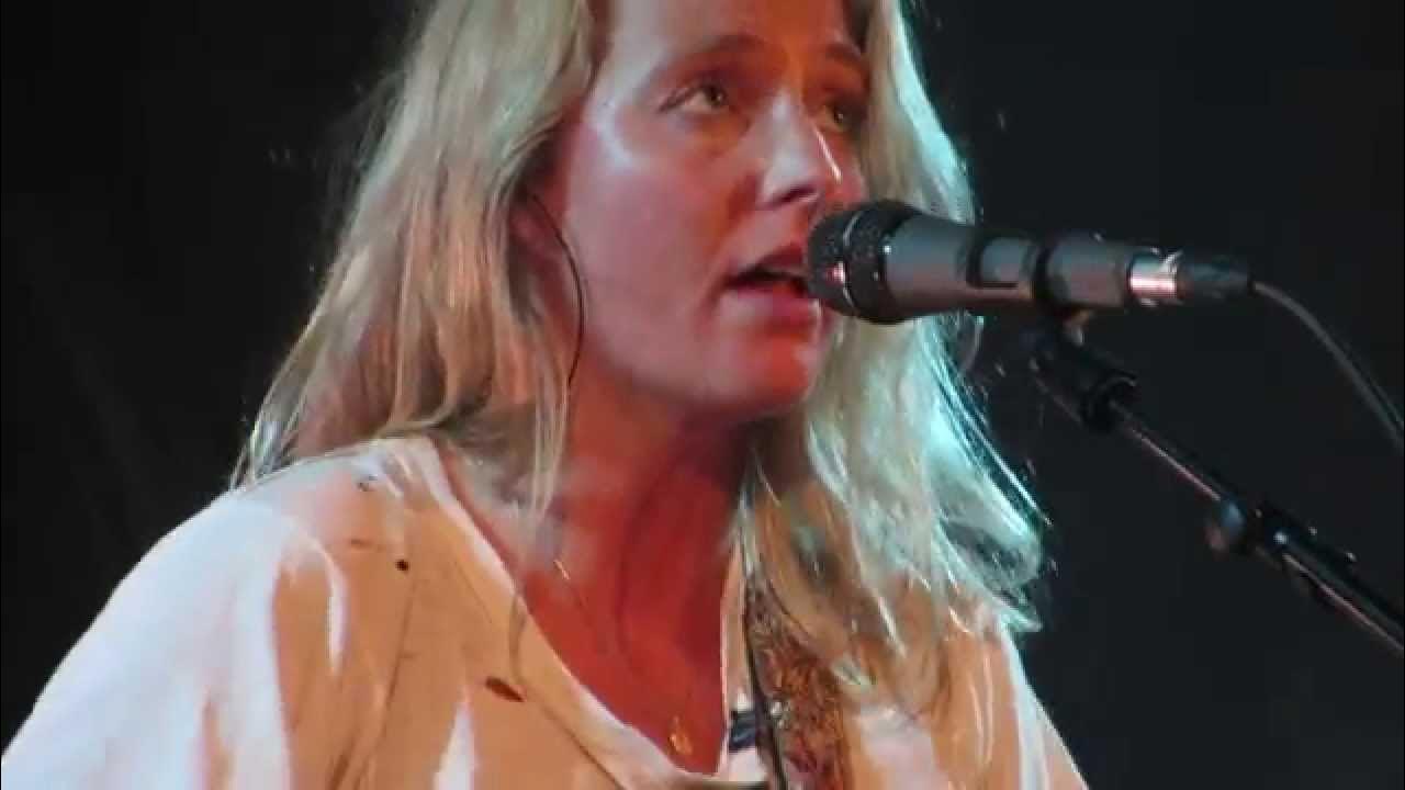 Lissie Electric Eye w/ string trio London 2014 (Judas Priest cover