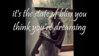 Innocence - Avril Lavigne (acoustic) with LYRICS